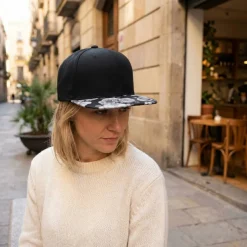FLEXFIT F6089R - Casquette 6 pans impression rose sur la visière